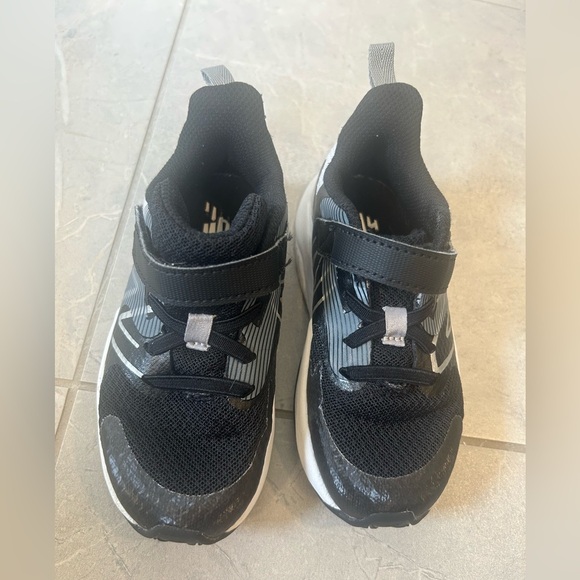 EUC New Balance Kids' Rave Run V2 Hook and Loop Running Shoe - Picture 5 of 8